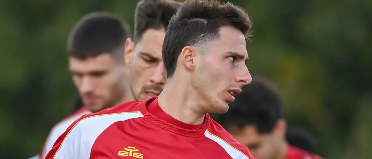 Il Catanzaro sfida il Frosinone, Aquilani scioglie le riserve: ecco i convocati giallorossi per la trasferta\n