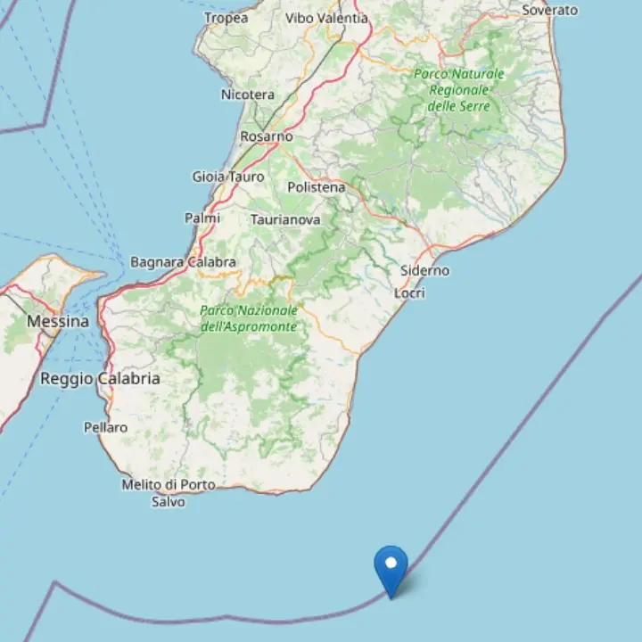 Forte scossa di terremoto di\u00A0magnitudo 5.1 al largo della Calabria:\u00A0circolazione treni sospesa, scuole chiuse nel Reggino\n