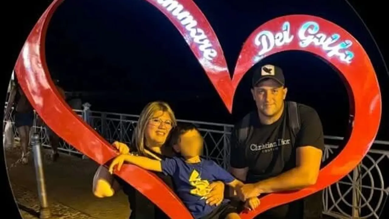La famiglia Liparoto nella foto postata sui social dal sindaco di Castellammare del Golfo