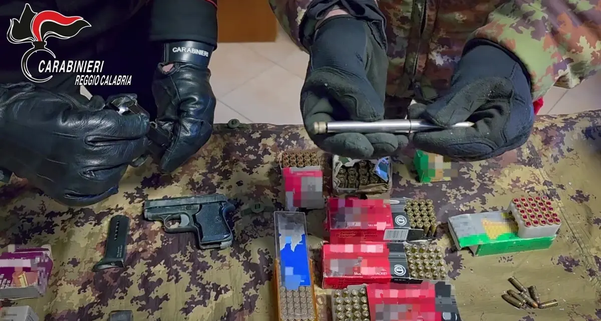 Camini, uomo occultava\u00A0di tre armi clandestine tra cui una “penna-pistola”:\u00A0arrestato