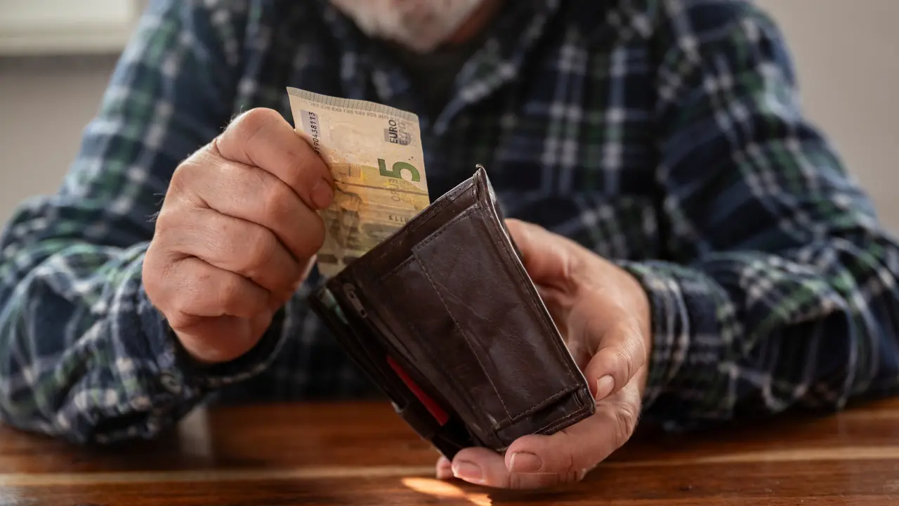 Pensioni di maggio 2026, quando arriva l’accredito tra Poste, banche e cedolino Inps\n