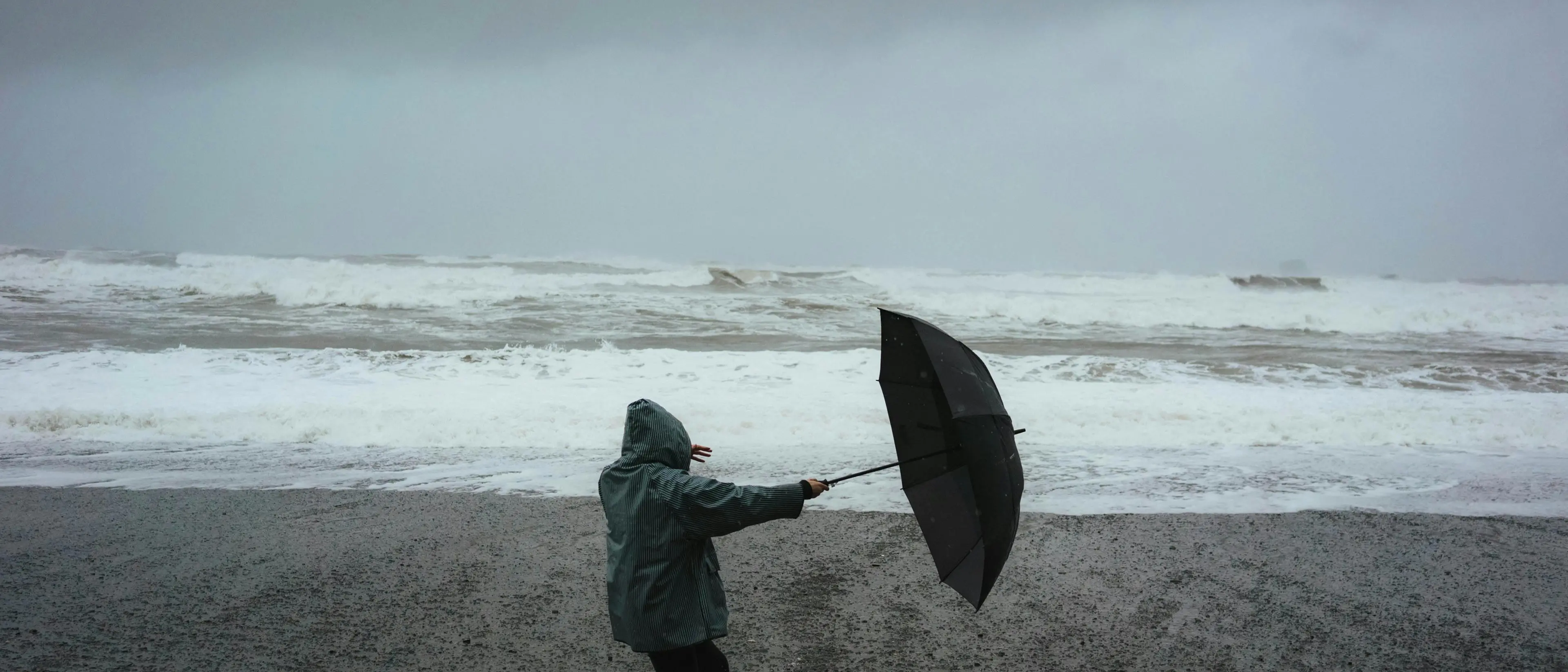 Venti di tempesta e temporali sferzano la Calabria, raffiche fino a 180 km/h nel Cosentino\n