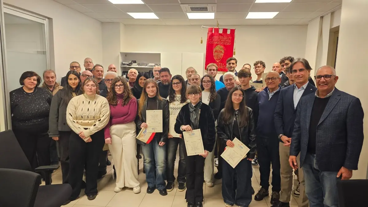 Reggio,\u00A0consegnate le borse di studio della Società di Mutuo Soccorso Cesare Pozzo\n