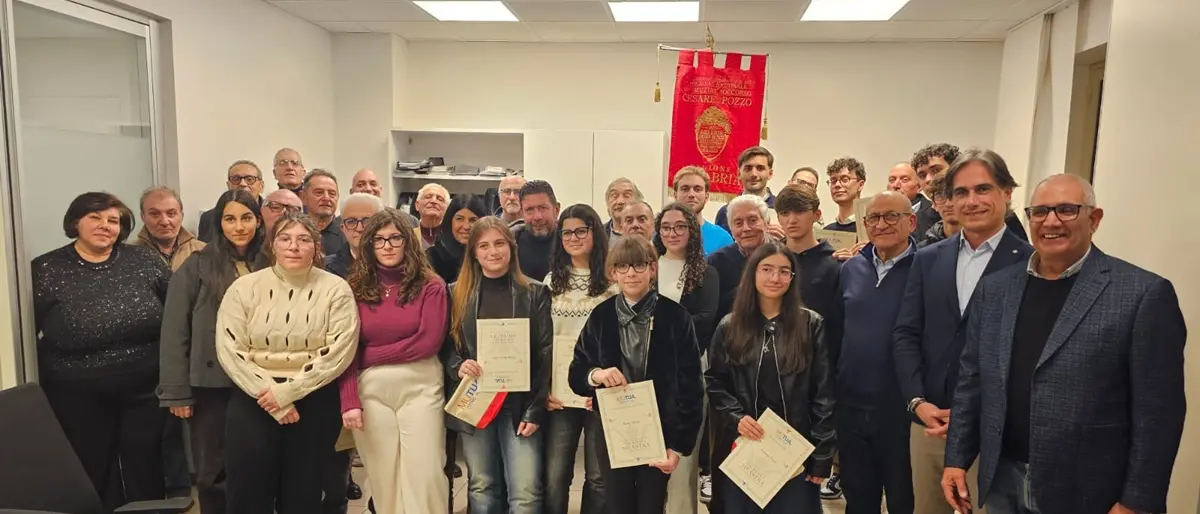Reggio,\u00A0consegnate le borse di studio della Società di Mutuo Soccorso Cesare Pozzo\n