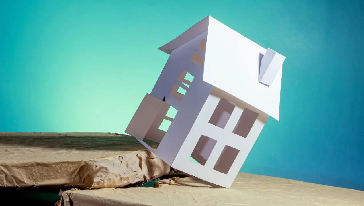 La terra inquieta e il diritto di restare: se il terremoto in Calabria è uno specchio\n