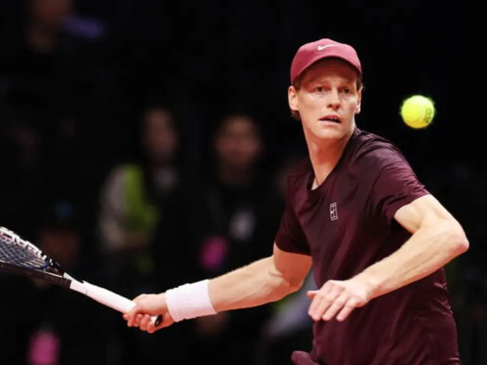 Tennis, Alcaraz vince la “prima” del 2026 contro Sinner: allo spagnolo il match esibizione di Seul