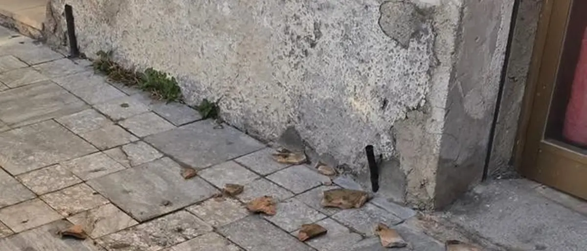 Terremoto nel reggino, a\u00A0Caulonia cadono\u00A0tegole dal tetto di vecchie case disabitate: nessun ferito\n