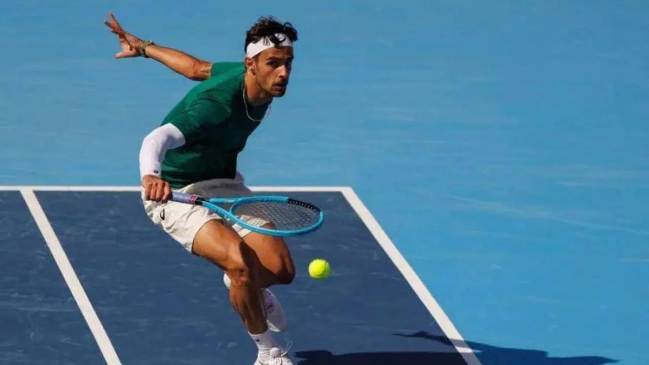 Tennis, impresa Musetti a Hong Kong: conquista la finale e sale al quinto posto nella classifica Atp\n