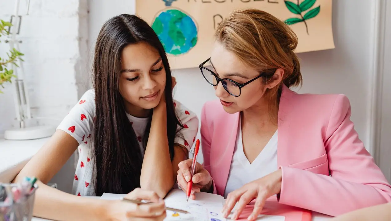 Mancano supplenti, dirigenti e addetti ai lavori lanciano l’allarme: «Sistema al limite»\n