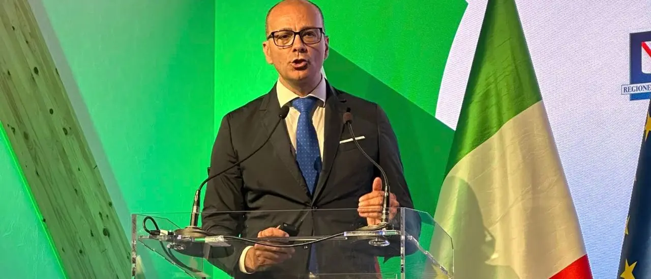 Calabria batte Stati Uniti, il prof Abenavoli spiega perché la Dieta mediterranea è più salutare della piramide alimentare Usa\n