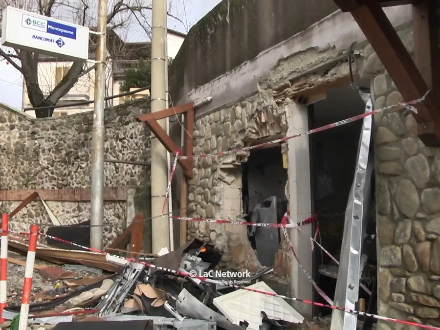 Assalto al bancomat di Vallefiorita, comunità sotto shock: «Siamo scossi, abbiamo sentito una forte esplosione e poi una più lieve»