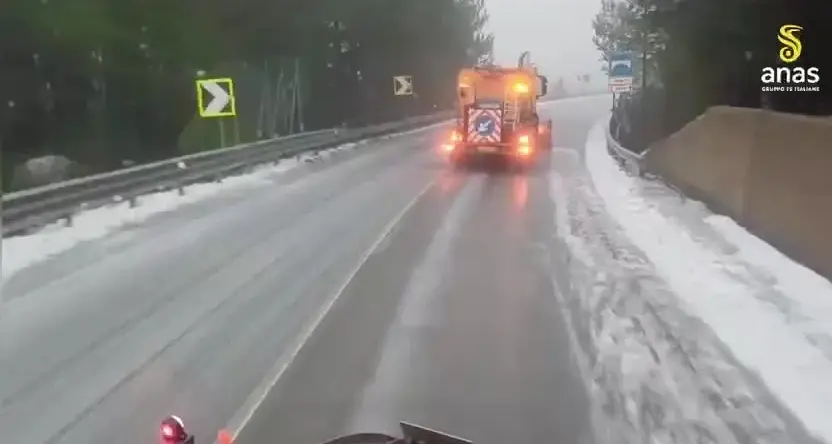 Neve, ghiaccio e smottamenti: l’Anas al lavoro per garantire la sicurezza sulle strade calabresi\u00A0\n
