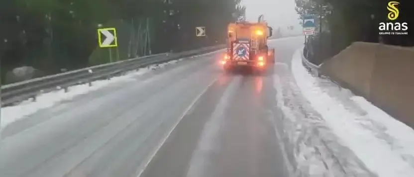 Neve, ghiaccio e smottamenti: l’Anas al lavoro per garantire la sicurezza sulle strade calabresi\u00A0\n
