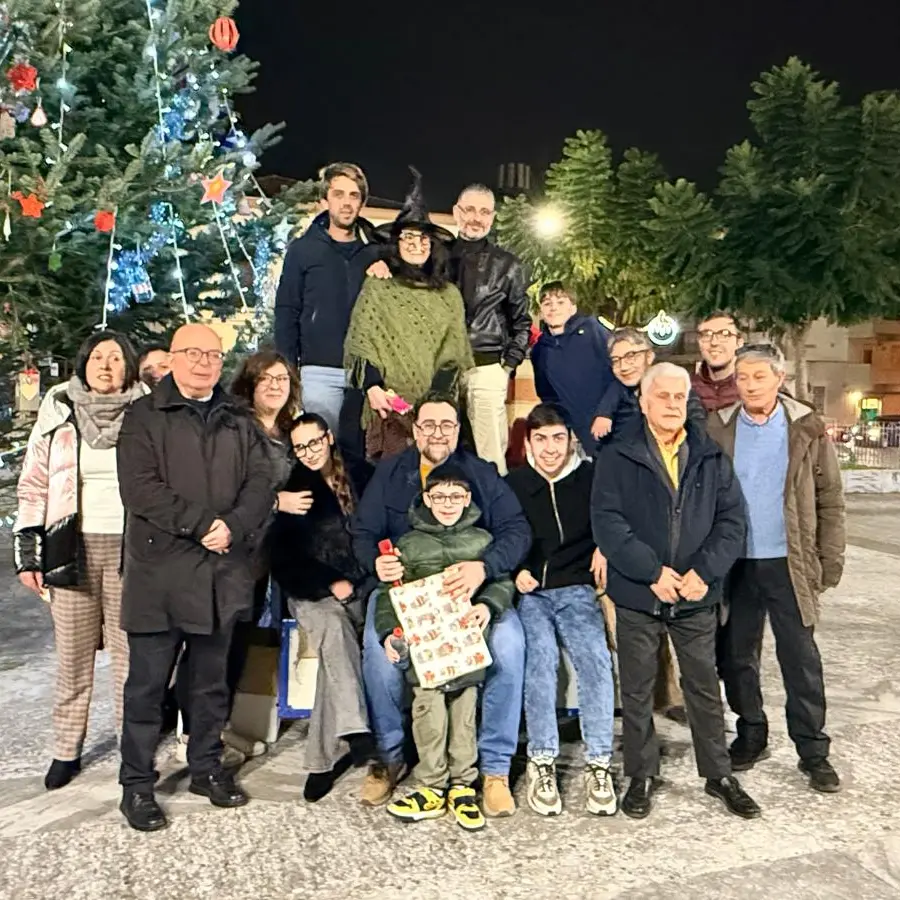 Campo Calabro, la Befana della Congrega trasforma la piazza in un luogo di festa e comunità\n