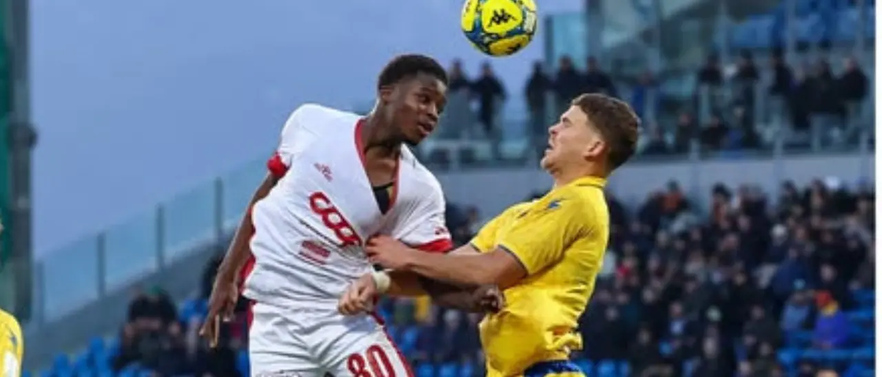 Il Catanzaro torna da Frosinone con l’amaro in bocca, le Aquile giocano bene ma\u00A0restano in 10 nella ripresa\u00A0e crollano: finale 2 a 0\n