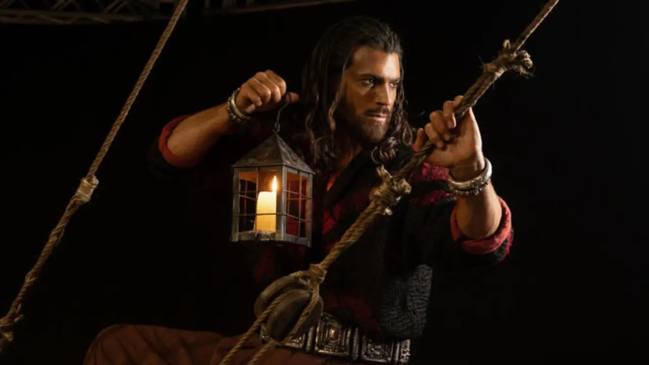 Can Yaman in una scena del nuovo Sandokan della Rai (Foto Ansa)