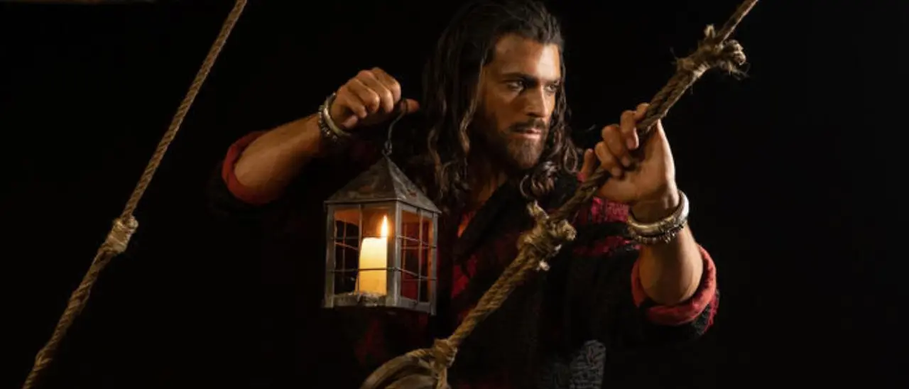 Can Yaman rilasciato dopo l’arresto a Istanbul,\u00A0il protagonista\u00A0di Sandokan «tradito da una soffiata»\n