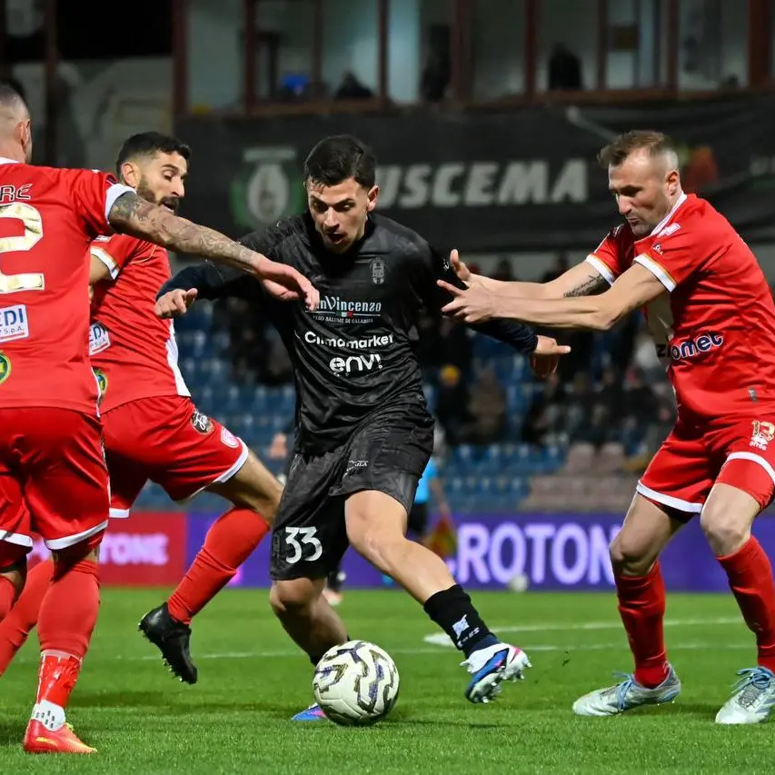 Nel gelo dello Scida il Crotone è beffato da Curcio,\u00A0l’Altamura vince per 0-1\n