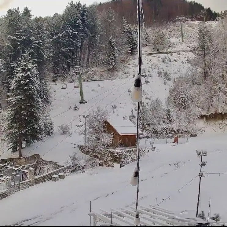 Sabato da incubo con neve e venti a 180 km/h: in Calabria meteo in miglioramento dopo la tempesta\u00A0ma domani il freddo sarà polare\n