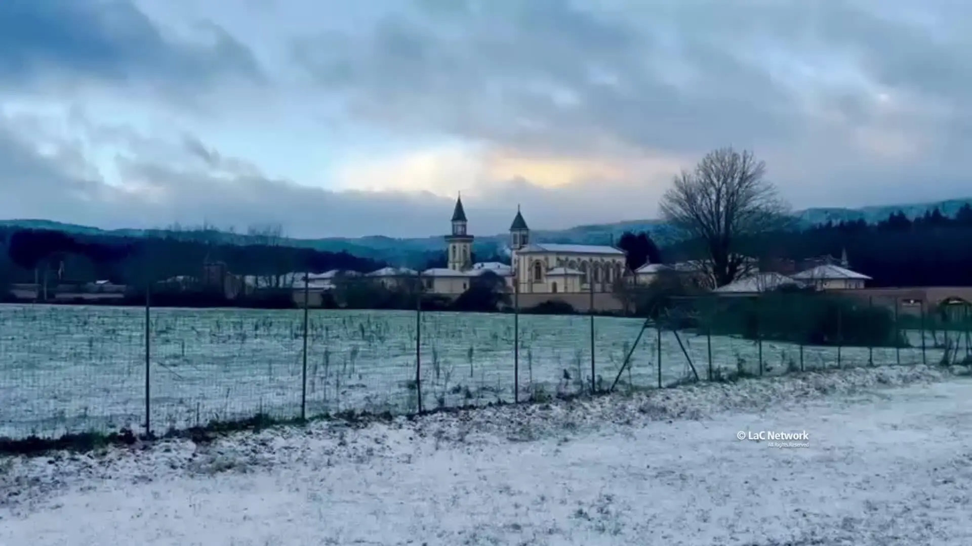 La neve torna a coprire le Serre: dalla Certosa a Monte Pecoraro si riaccende la magia