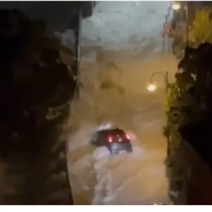 Tirreno reggino in ginocchio: mare in furia travolge lungomari e auto tra Bagnara e Scilla