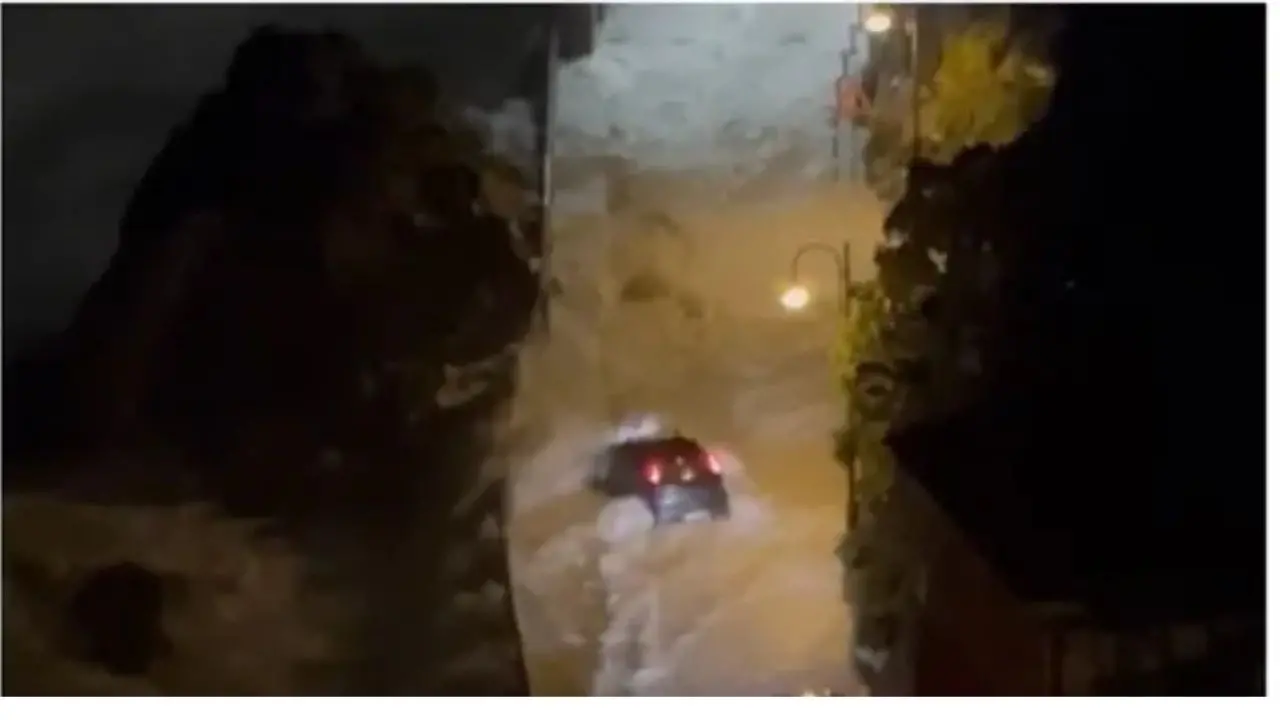 Tirreno reggino in ginocchio: mare in furia travolge lungomari e auto tra Bagnara e Scilla