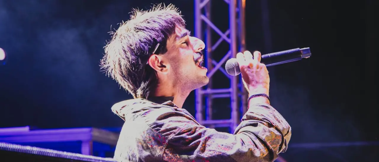 Speedy, il baffo indie da “Quattromiglia” al Capodanno con Brunori: «Senza l’Unical non avrei sognato di vivere con la musica»\n