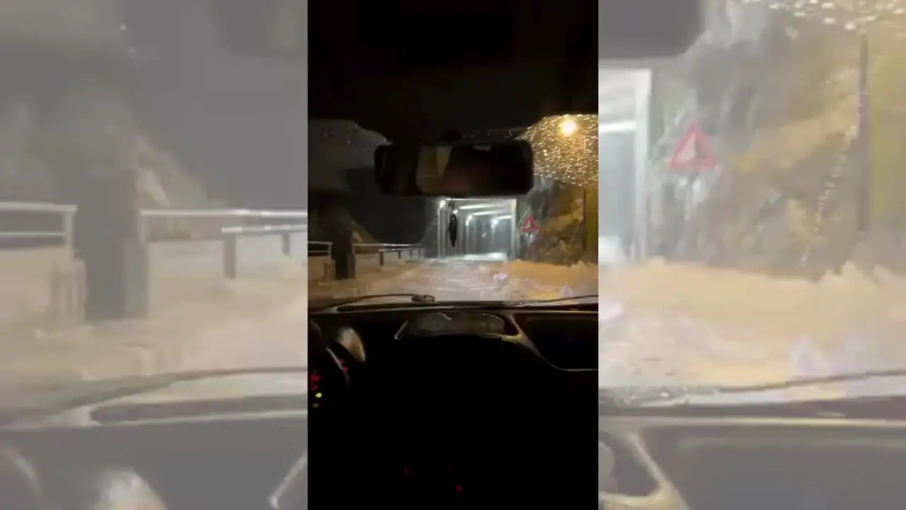 La mareggiata a Scilla investe le auto