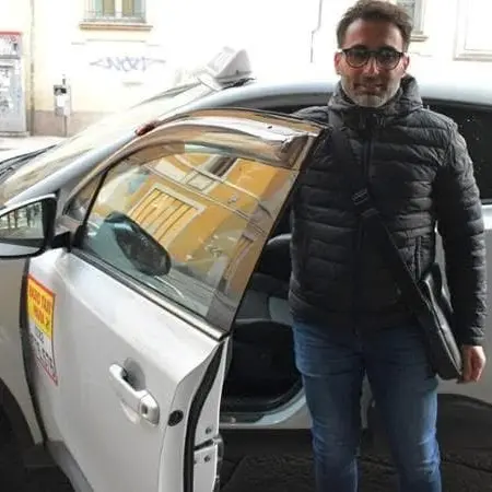 Pavia, tassista calabrese salva due ragazze dal branco: «Ho fatto quello che dovevo»