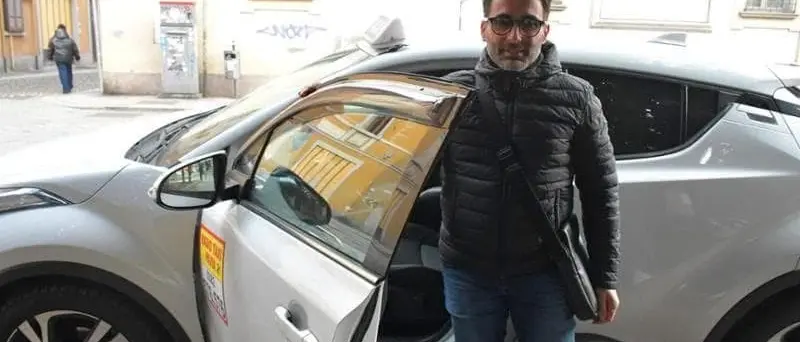 Inseguite di notte da un gruppo di giovani, a Pavia ragazze salvate da un tassista sidernese\n