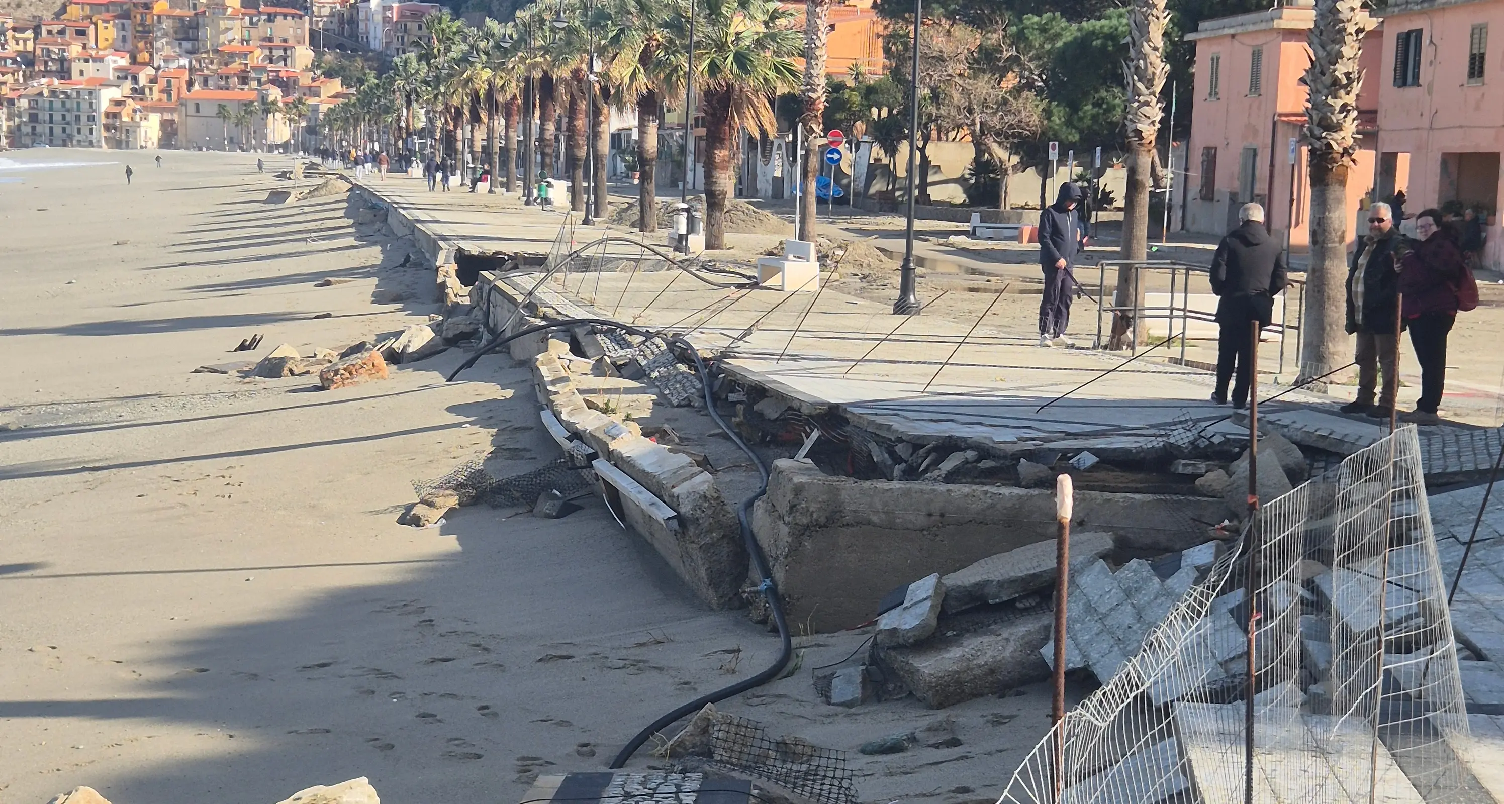 Scilla, emergenza meteo-marina: ordinanza di sicurezza e primi interventi sul territorio\n