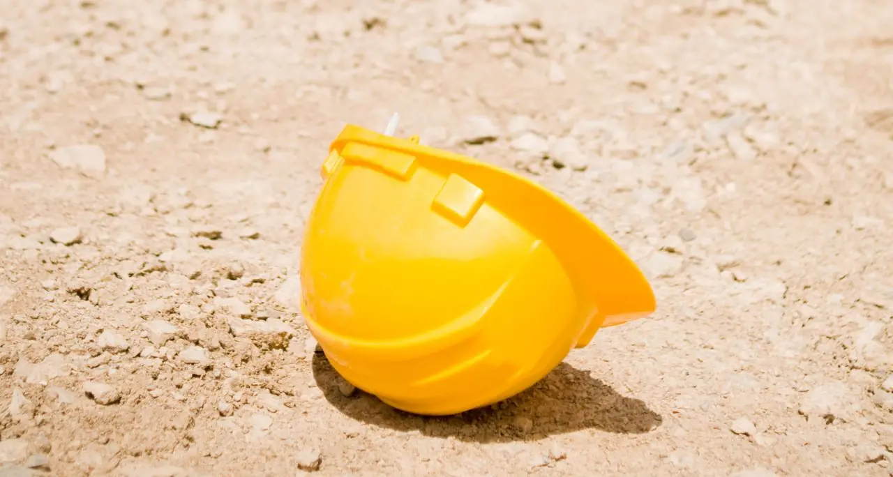 Operaio precipita durante un controllo all’ex Ilva di Taranto e muore. Proclamato uno sciopero di 24 ore\n