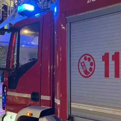 <p>Catanzaro, <span style=\"color:hsl(0, 75%, 60%);\">incendio </span>al quinto piano in viale Isonzo: ustionato il proprietario</p>