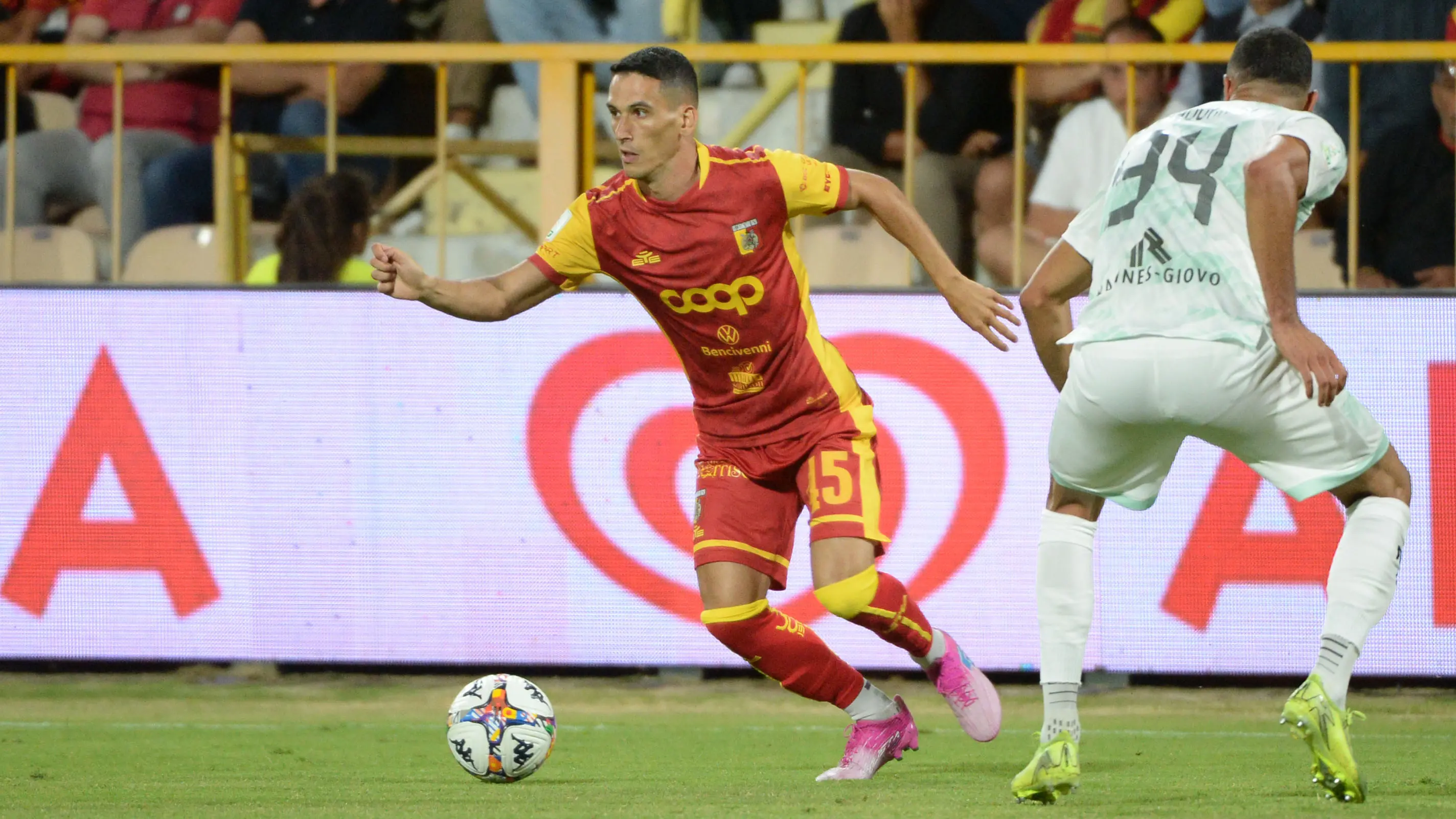 BUSO Nicolo Catanzaro vs Sud tirol stadio \"Nicola Ceravolo\" serei BKT 24 agosto 2025 during US Catanzaro vs FC Sudtirol, Italian soccer Serie B match in Catanzaro, Italy, August 24 2025