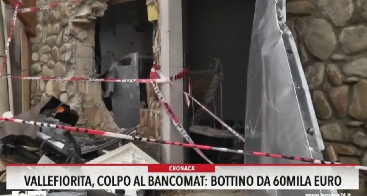 Vallefiorita, colpo al bancomat: bottino da 60mila euro