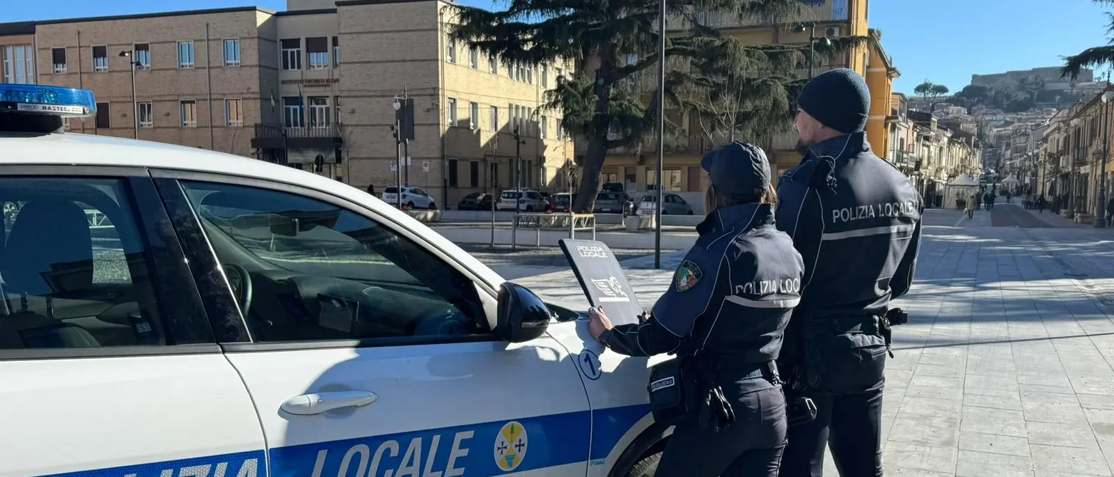 Cibi scaduti e gravi irregolarità igienico-sanitarie: chiuso un kebab a Vibo Valentia\n