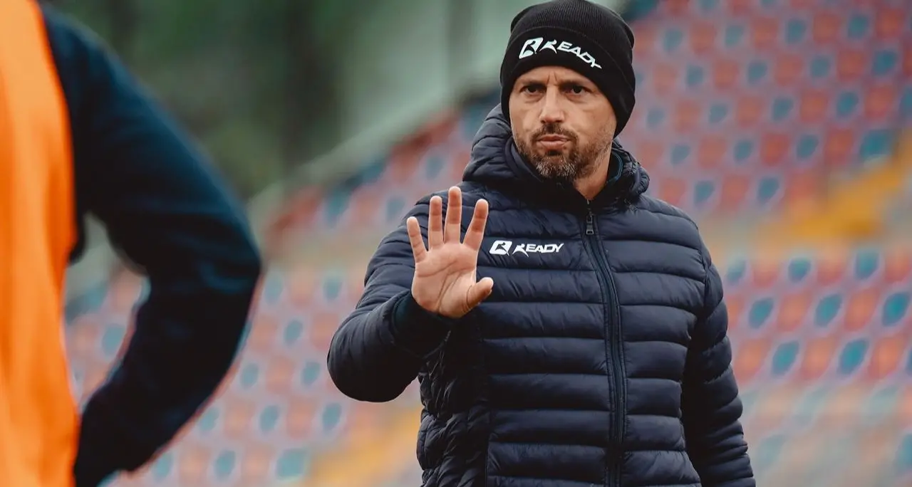 Era nell'aria, ora c'è anche l'ufficialità: la Vibonese e mister Esposito si separano consensualmente