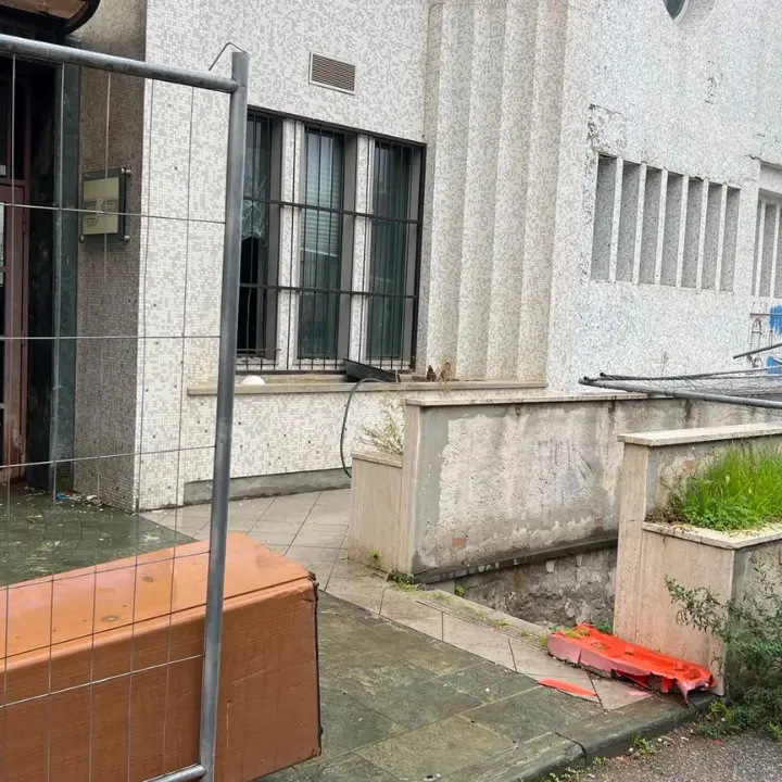 Hotel Centrale un anno dopo: a Cosenza ancora degrado a due passi dal centro\n