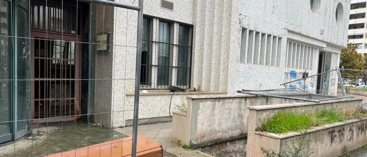 Hotel Centrale un anno dopo: a Cosenza ancora degrado a due passi dal centro\n