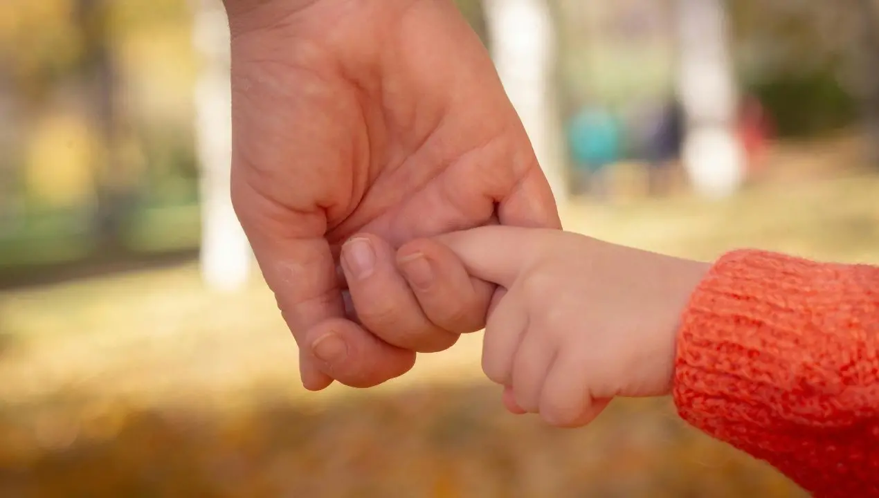 Supporto alle adozioni internazionali, rinnovata la convenzione tra Regione Calabria e Servizio pubblico Srai\n