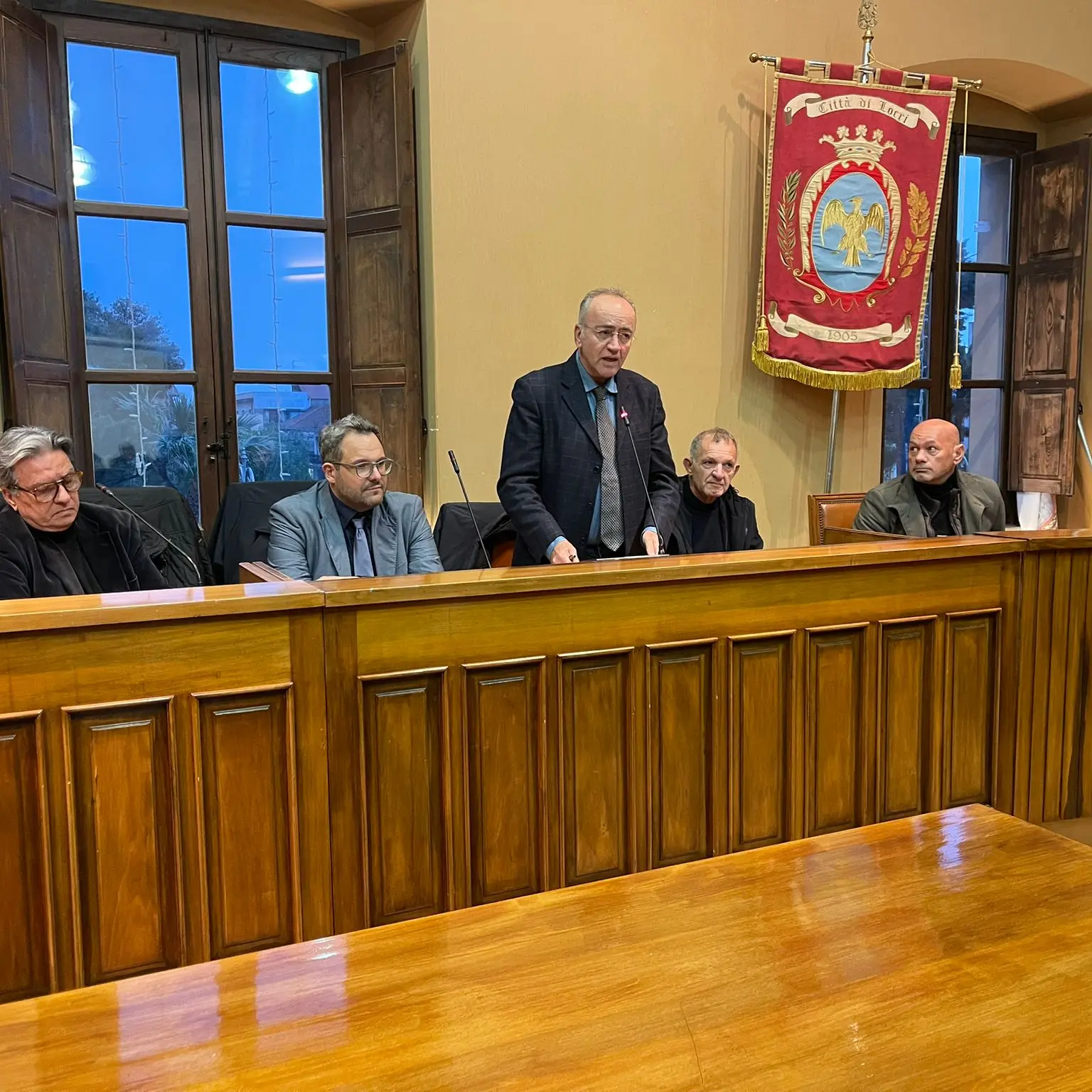 Vincolo di territorialità per medici e uso dei beni confiscati come aree di ricovero, le proposte di Mammoliti per superare l’emergenza\u00A0nella Locride\n