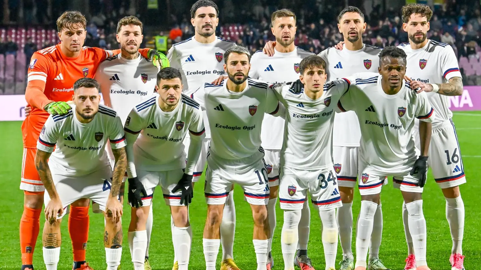 Il Cosenza sceso in campo all\\'Arechi contro la Salernitana