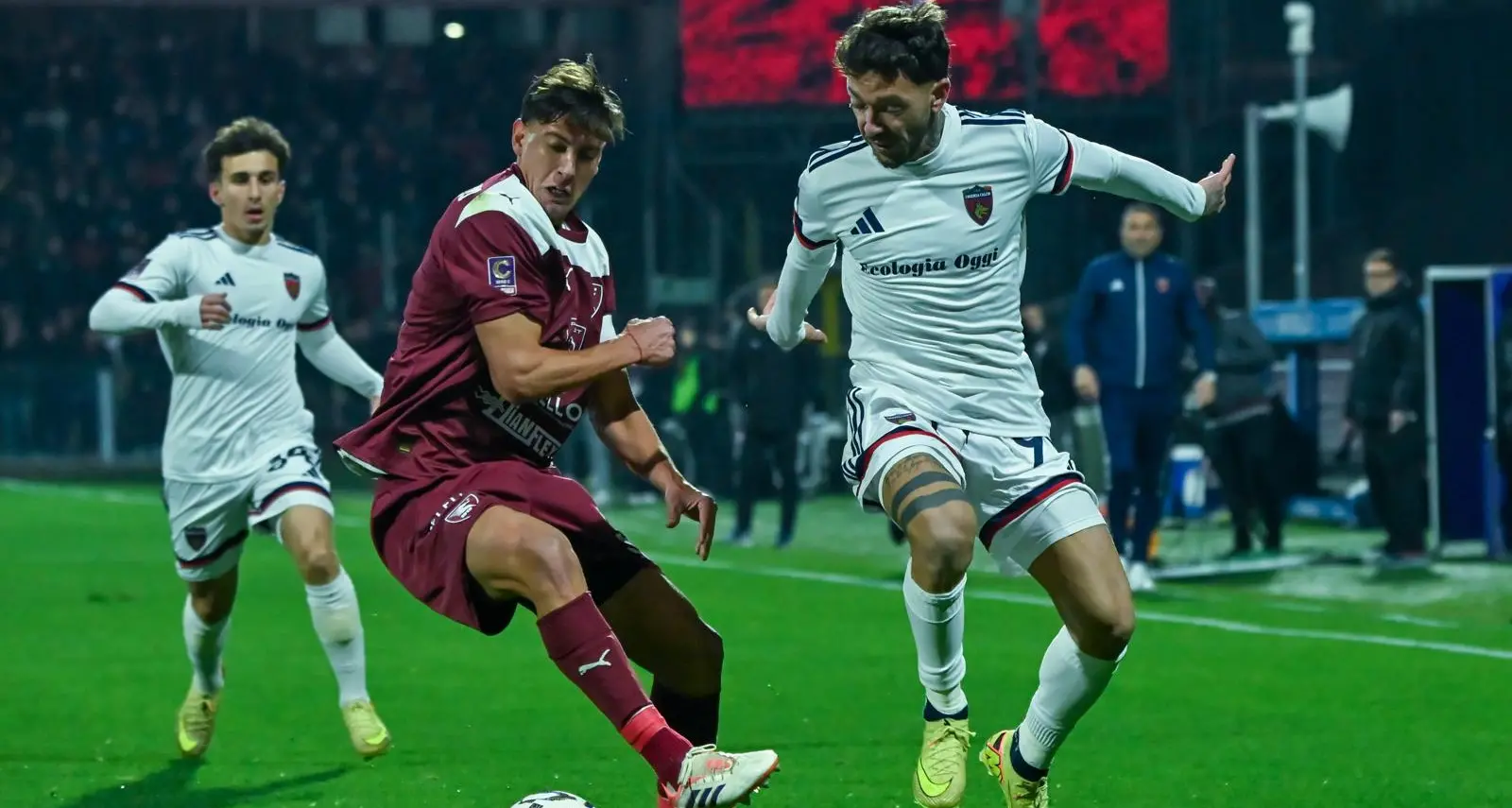 Salernitana-Cosenza, Vettorel protagonista ma l'attacco punge poco\n