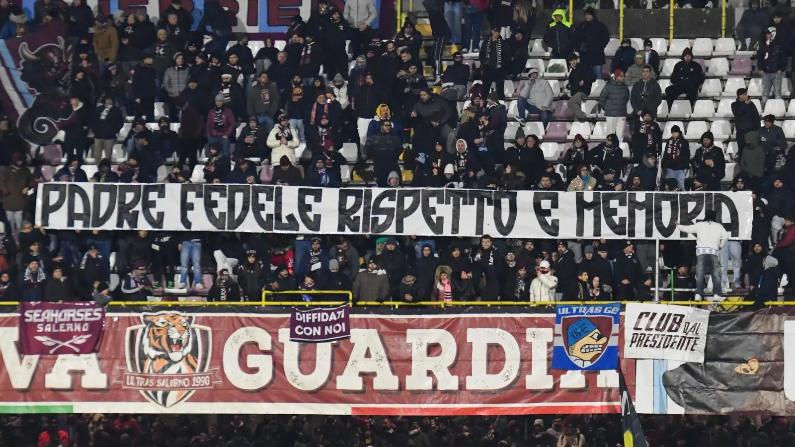 Salernitana-Cosenza, lo striscione per Padre Fedele che va oltre la rivalità\n