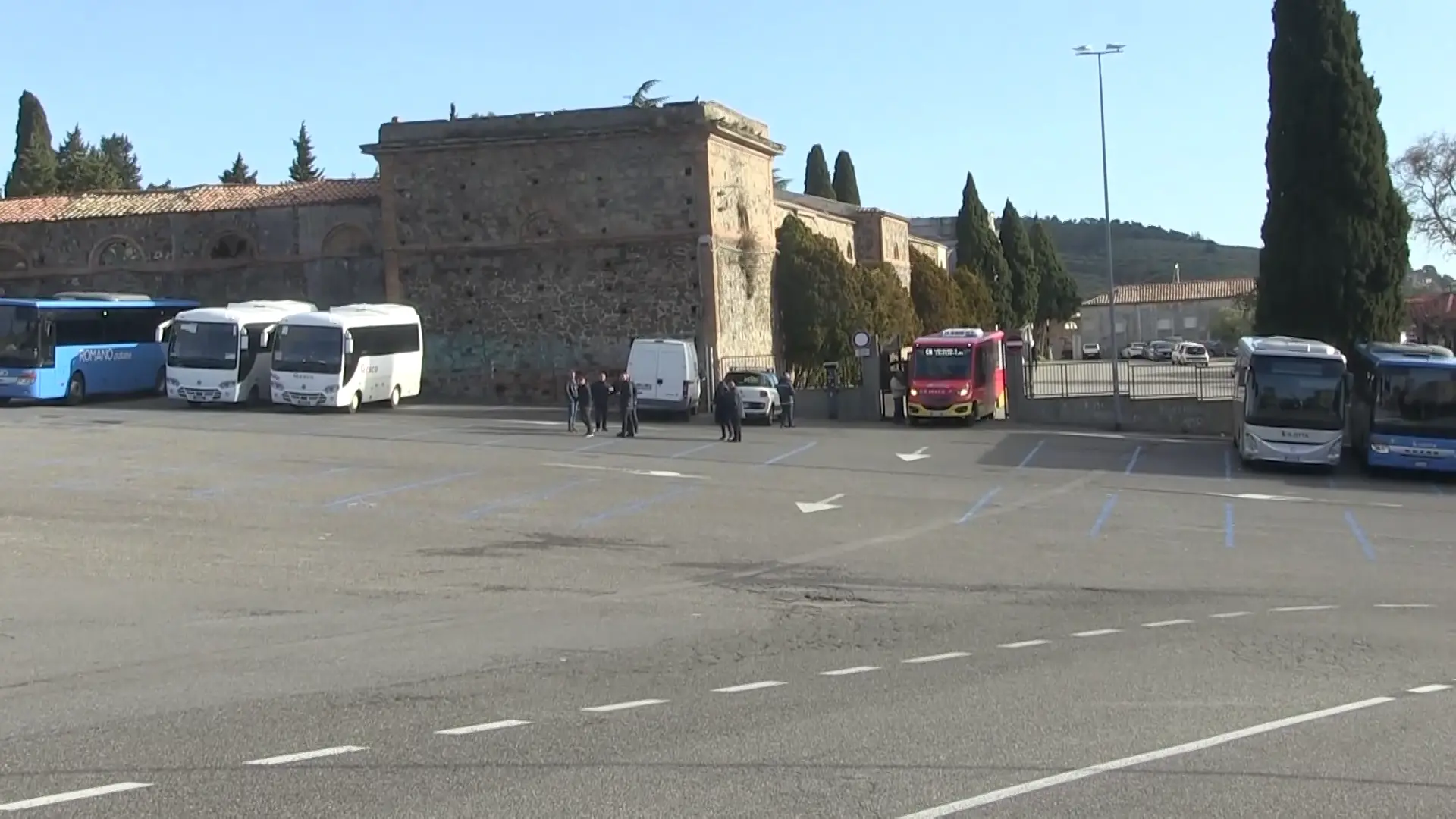 Catanzaro, basta incubo parcheggi e multe nei pressi di Pugliese e Ciaccio: partito il servizio park+navetta