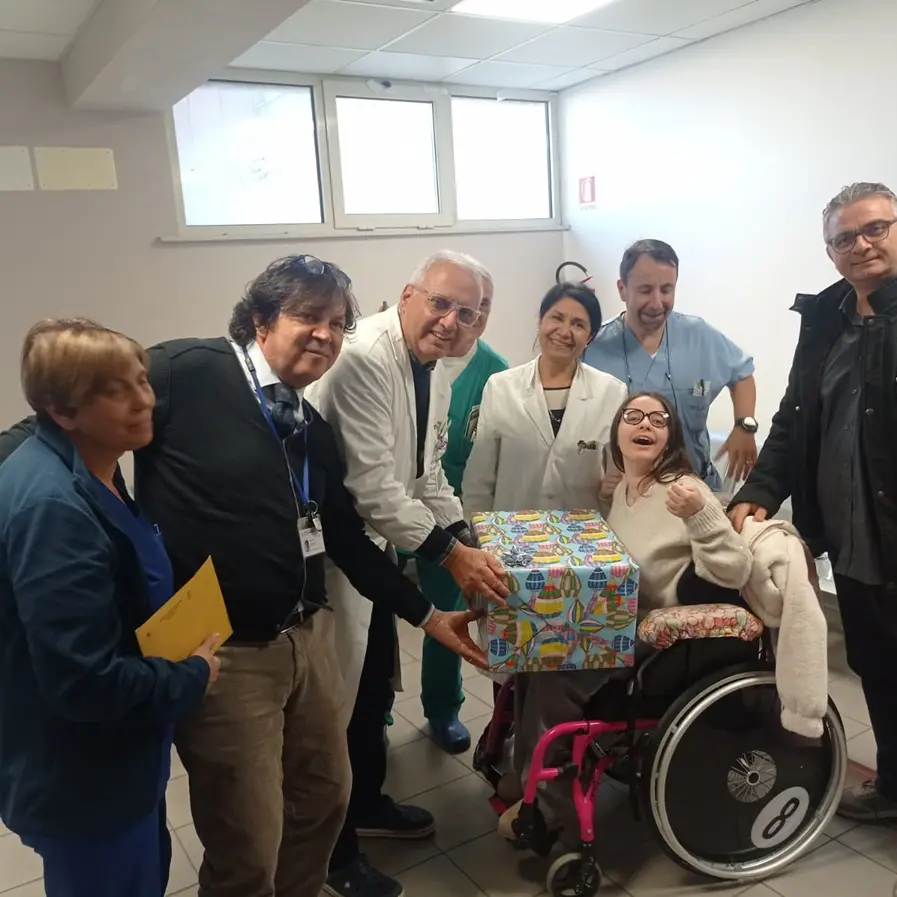 Il Gom di Reggio dona un elettrocardiografo portatile all’associazione\u00A0Il Sorriso di Natale Chiara – Odv\n