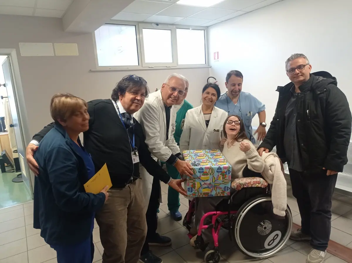 Il Gom di Reggio dona un elettrocardiografo portatile all’associazione\u00A0Il Sorriso di Natale Chiara – Odv\n