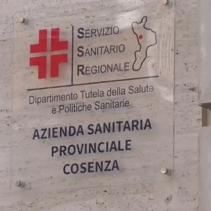 Idonei del comparto sanitario, presidio davanti all’Asp di Cosenza: assunzioni ancora bloccate\n