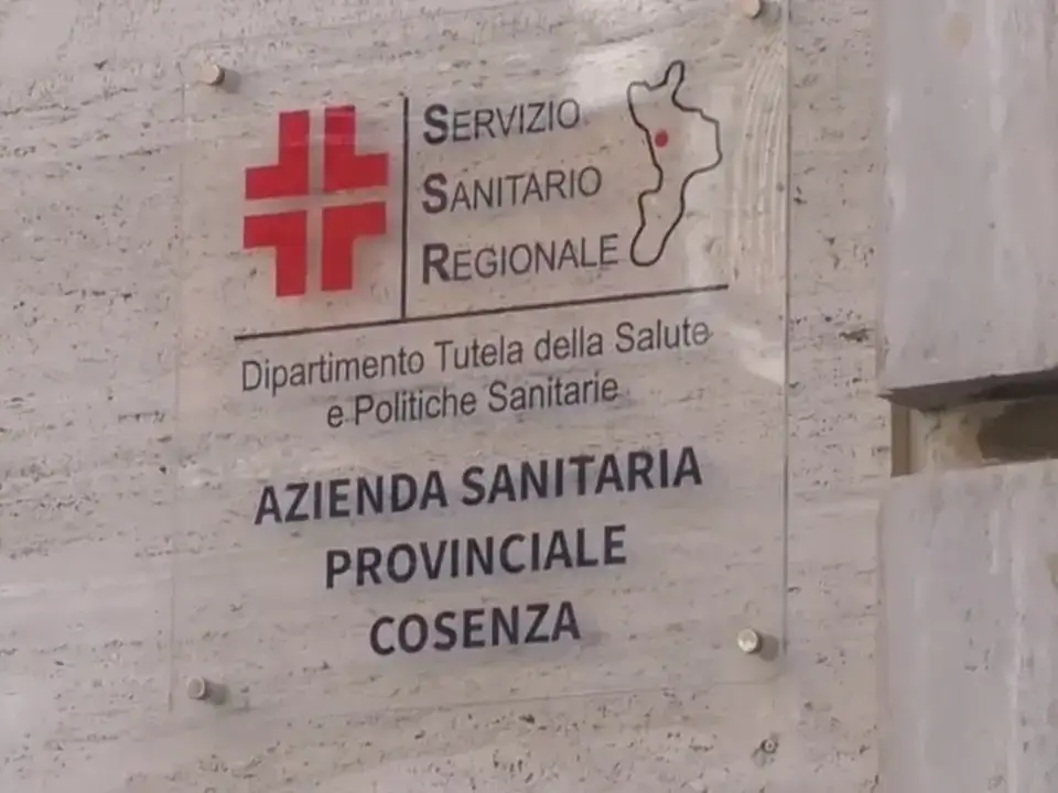 Idonei del comparto sanitario, presidio davanti all’Asp di Cosenza: assunzioni ancora bloccate