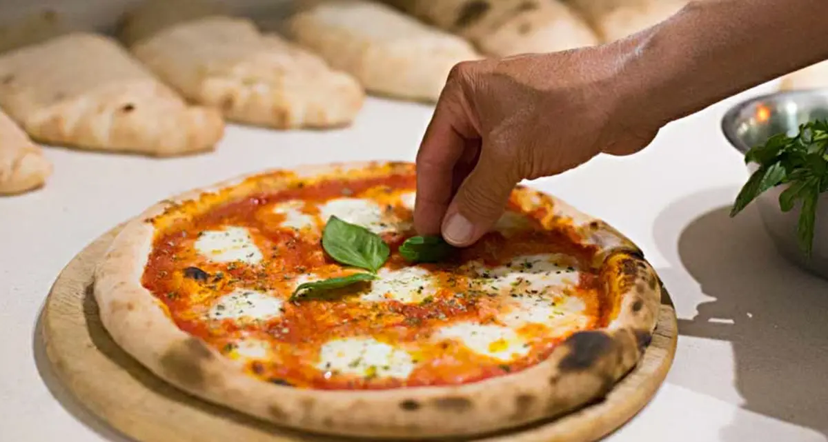 World Pizza Day 2026: c’è un pezzo di Calabria tra le pizze dei grandi maestri da Nord a Sud\n
